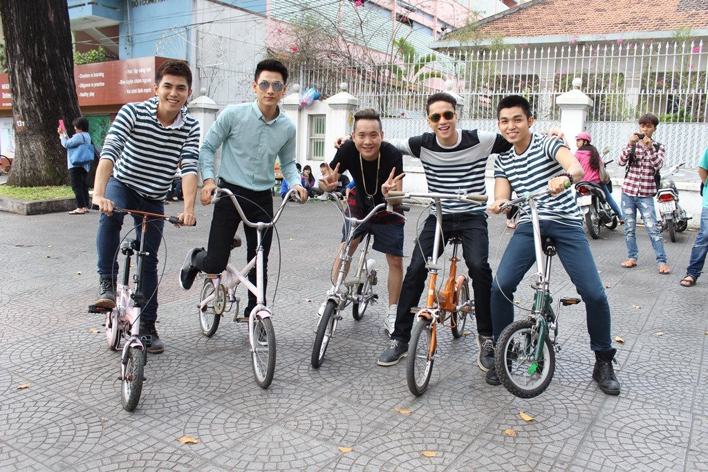 365  “nhắng nhít” đua xe đạp dưới trời nắng Sài Gòn